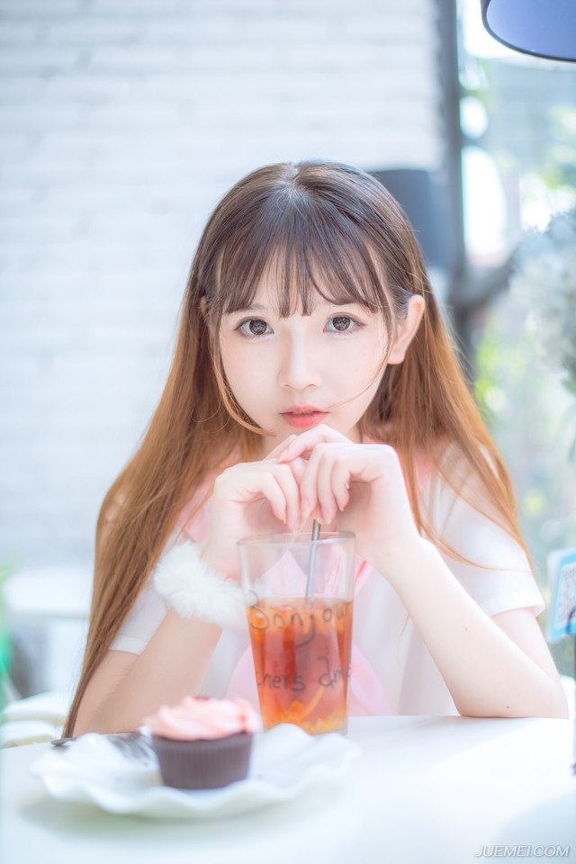 “喏！”跪在地上的夜鹰卫闻言身体一颤，再次向夜鹰拜倒。